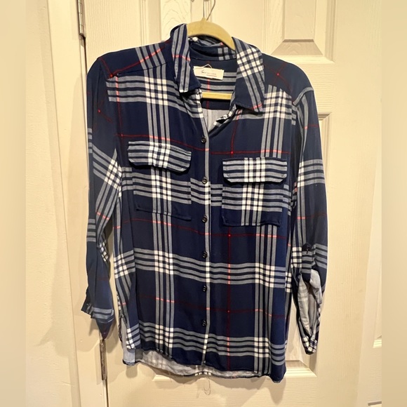 Two by Vince Camuto Tops - Two by Vince Camuto button down with roll up sleeves and button